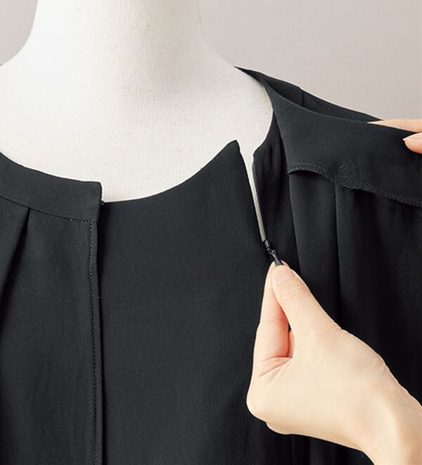 BELLUNA（ベルーナ）の「涼しげシアー重ね着風ワンピース（ブラックフォーマル（喪服・礼服））」｜詳細画像