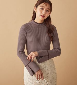 alotta（アロッタ）の「配色デザイン袖ボタンニットプルオーバー（ニット・セーター）」｜モカ