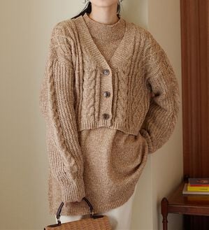 Viola e Viola（ヴィオラ エ ヴィオラ）の「【２点セット】ケーブルカーデ＆チュニックセット（アンサンブル）」｜キャメル