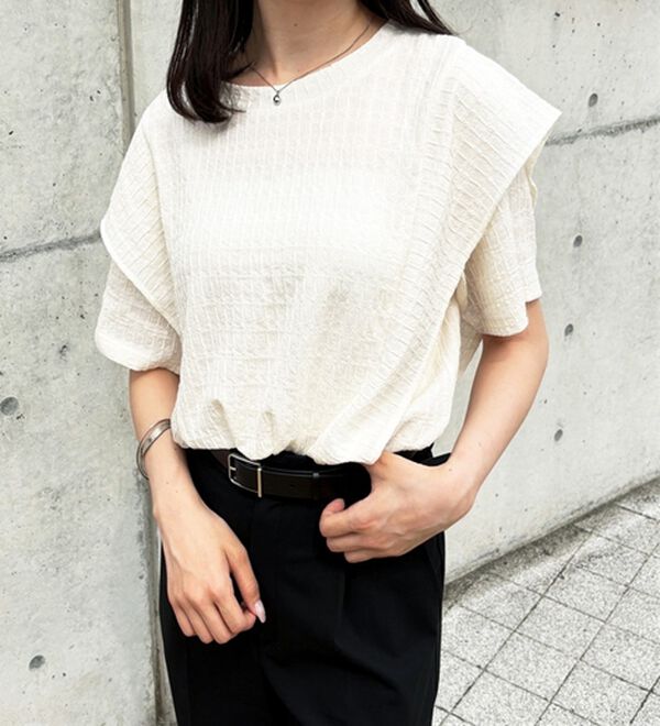 GeeRA（ジーラ）の「ラッフルショルダー表面感カットソー（カットソー）」｜詳細画像