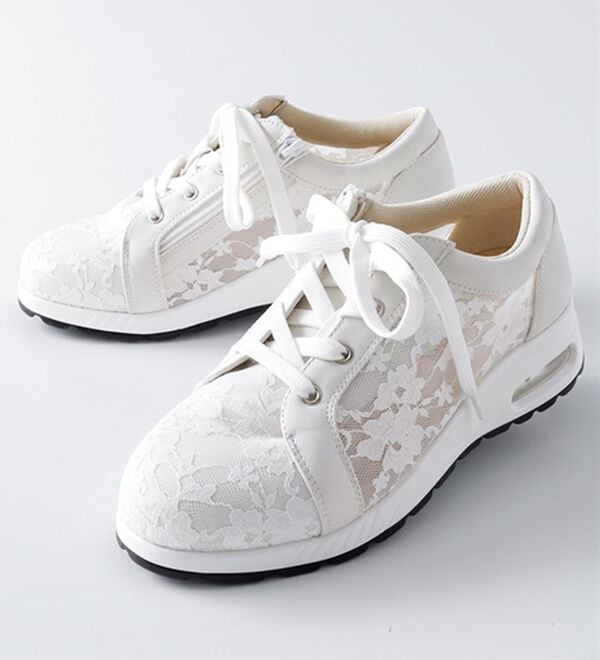 BELLUNA（ベルーナ）の「５Ｅレース使いエアースニーカー（スニーカー）」｜詳細画像