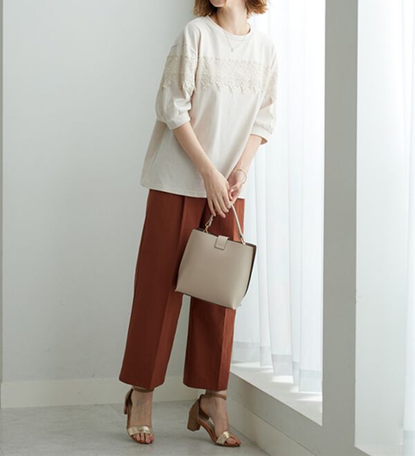 BELLUNA（ベルーナ）の「ケミカルレース使い華やかプルオーバー（カットソー）」｜詳細画像