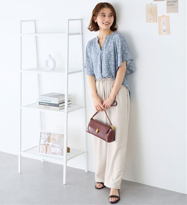 Viola e Viola（ヴィオラ エ ヴィオラ）の「【接触冷感】さらっと涼感フレアスリーブブラウス（ブラウス）」｜詳細画像