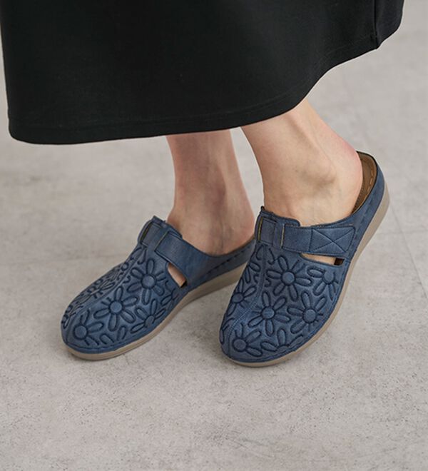 BELLUNA（ベルーナ）の「刺しゅうデザイン柔らかソールミュール（サンダル・ミュール）」｜詳細画像