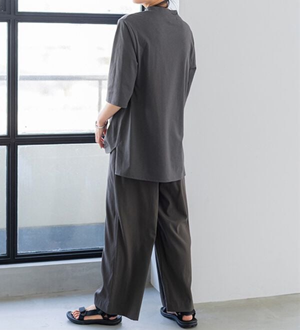 BELLUNA（ベルーナ）の「＜ＥＬＬＥ　Ａｃｔｉｖｅ＞多機能ロゴプリントチュニック（チュニック）」｜詳細画像