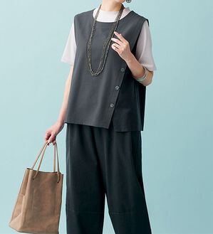 BELLUNA（ベルーナ）の「綿混配色切替ベストセットアップ（セットアップ）」｜黒／グレー