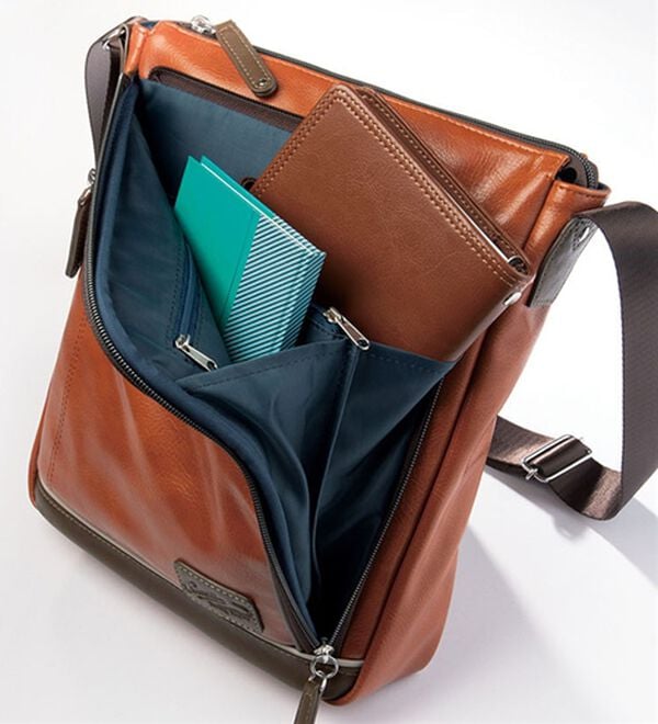 「＜クロコダイル＞トリプルファスナーショルダー（メンズショルダーバッグ）」｜詳細画像