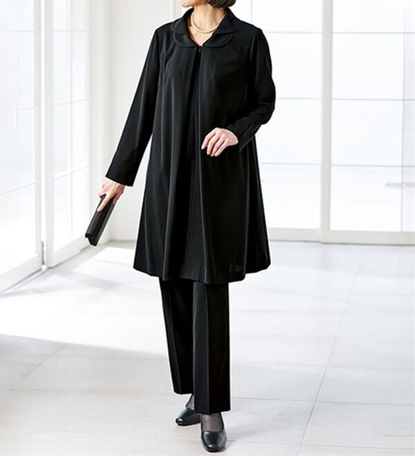 BELLUNA（ベルーナ）の「洗えるストレッチ素材！ゆったりチュニックセットアップ（ブラックフォーマル（喪服・礼服））」｜黒