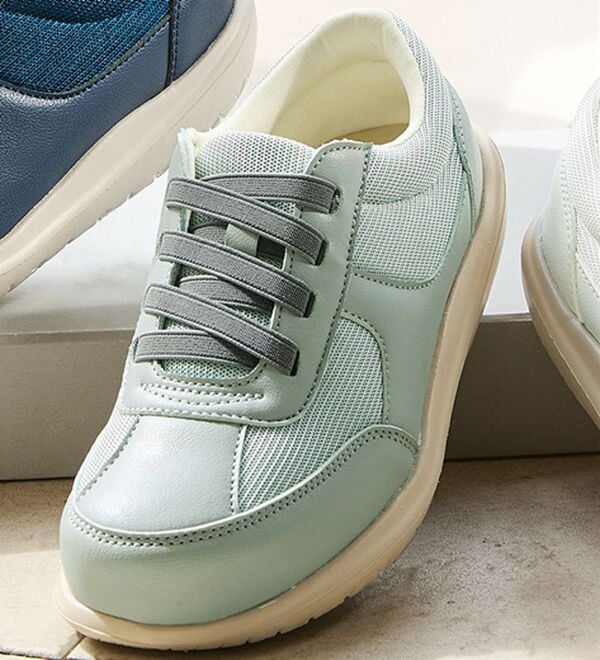 BELLUNA（ベルーナ）の「ゆったり５Ｅ甲ゴムスニーカー（スニーカー）」｜グレー