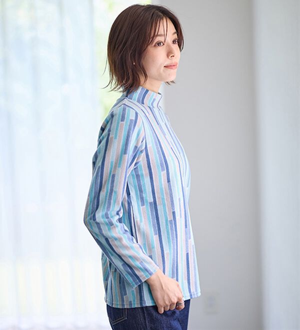 LAVIENNE（ラヴィエンヌ）の「薄手ストレッチフリースのプリントハイネック長袖（ニット・セーター）」｜詳細画像