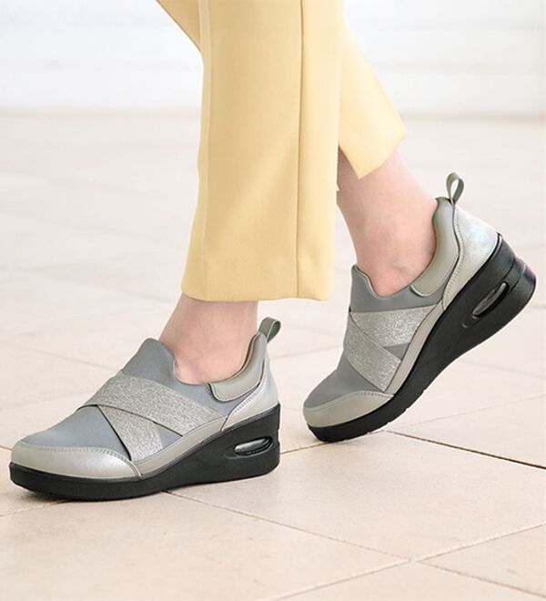 BELLUNA（ベルーナ）の「クロスゴムお洒落エアシューズ（スリッポン）」｜詳細画像