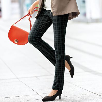 BELLUNA（ベルーナ）の「なめらかボンディング素材美脚ストレートパンツ（フルレングスパンツ）」