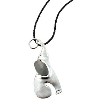 BELLUNA（ベルーナ）の「ゾウモチーフペンダント（その他ファッション小物）」｜ブラック