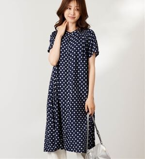 BELLUNA（ベルーナ）の「レーヨン素材肩シャーリング使いワンピース（その他ワンピース）」｜ネイビー小紋柄
