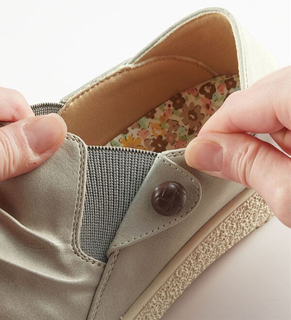 BELLUNA（ベルーナ）の「＜ｍｏｚ＞くるみボタンギャザースリッポン（スリッポン）」｜詳細画像