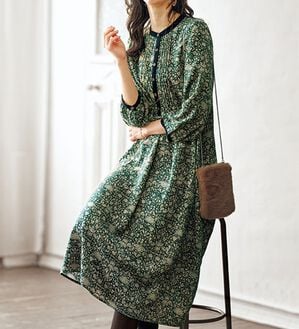 BELLUNA（ベルーナ）の「ビンテージ柄ピンタックデザインワンピース（その他ワンピース）」｜詳細画像