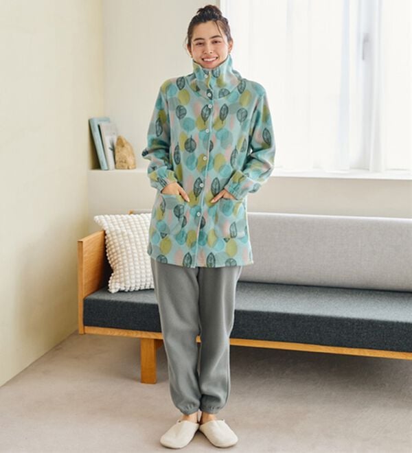 LAVIENNE（ラヴィエンヌ）の「【首元までぬくぬく】ソフトでかるぽかフリースパジャマ（パジャマ・ルームウェア）」｜詳細画像