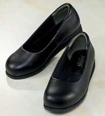 BELLUNA（ベルーナ）の「５Ｅ牛革ゆったりウェッジパンプス（パンプス）」