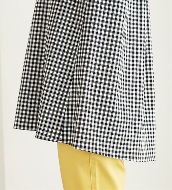 BELLUNA（ベルーナ）の「サッカー素材後ろボタンデザインブラウス（ブラウス）」｜詳細画像