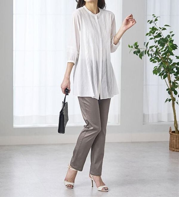 BELLUNA（ベルーナ）の「サラリ速乾！綿サテンストレッチカラーパンツ（フルレングスパンツ）」｜詳細画像