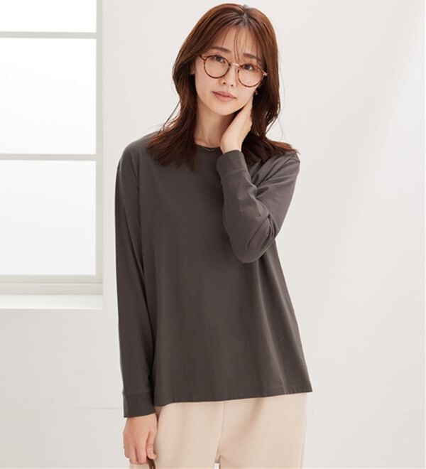 BELLUNA（ベルーナ）の「綿１００％大人顔サマ見え裾タックデザインプルオーバー（カットソー）」｜チャコール