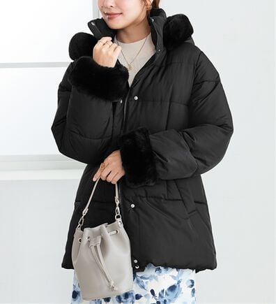 alotta（アロッタ）の「ファー付きミドル丈中綿コート（ハーフコート）」