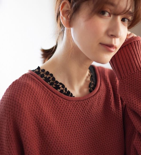 Viola e Viola（ヴィオラ エ ヴィオラ）の「あったか綿衿見せレーストップス【吸湿発熱&times;静電気防止】（カットソー）」｜ブラック