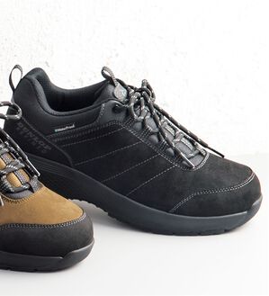 「＜ダンロップ・リファインド＞雨の日にも安心の晴雨兼用ウォーカー（メンズスニーカー）」｜ブラック