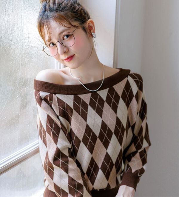alotta（アロッタ）の「【Corie】アーガイル柄ワンショルボーダーニット（ニット・セーター）」｜詳細画像