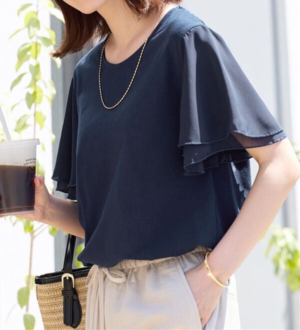 Viola e Viola（ヴィオラ エ ヴィオラ）の「【５つの機能付】袖シフォンゆるＴシャツ（Tシャツ）」｜ネイビー