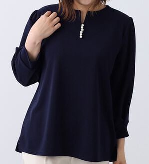 BELLUNA（ベルーナ）の「カットジョーゼット素材パール使いブラウス（ブラウス）」｜ネイビー