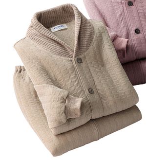 「魔法瓶のように包まれる暖かさのキルトパジャマ（メンズルームウェア）」｜モカブラウン