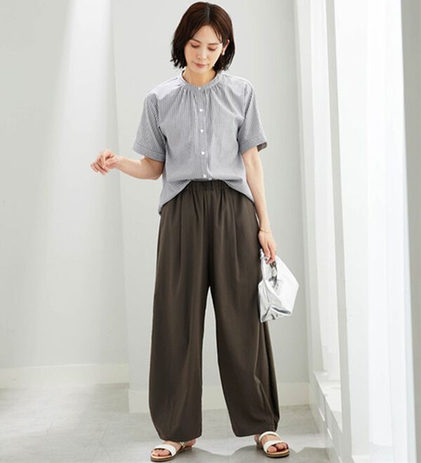 BELLUNA（ベルーナ）の「ギャザー使いバンドカラーブラウス（ブラウス）」｜詳細画像