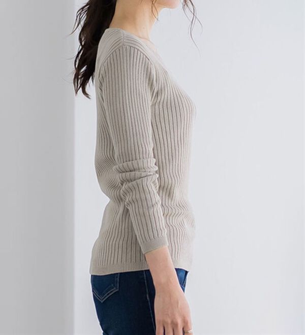 Pierrot（ピエロ）の「【選べるネック】華奢見え綿混リブニット（ニット・セーター）」｜詳細画像