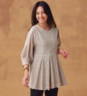 BELLUNA（ベルーナ）の「刺しゅうレースフレアーシルエットブラウス（ブラウス）」｜ライトグレー