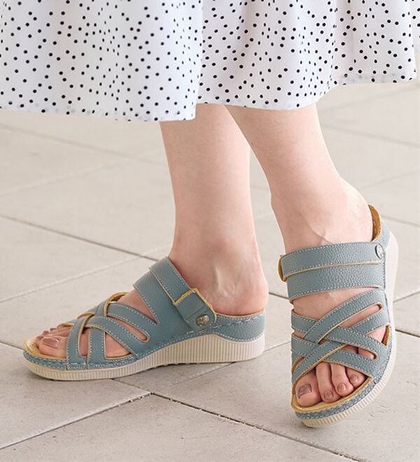 BELLUNA（ベルーナ）の「レザー調クロスデザイン２ＷＡＹサンダル（サンダル・ミュール）」｜詳細画像