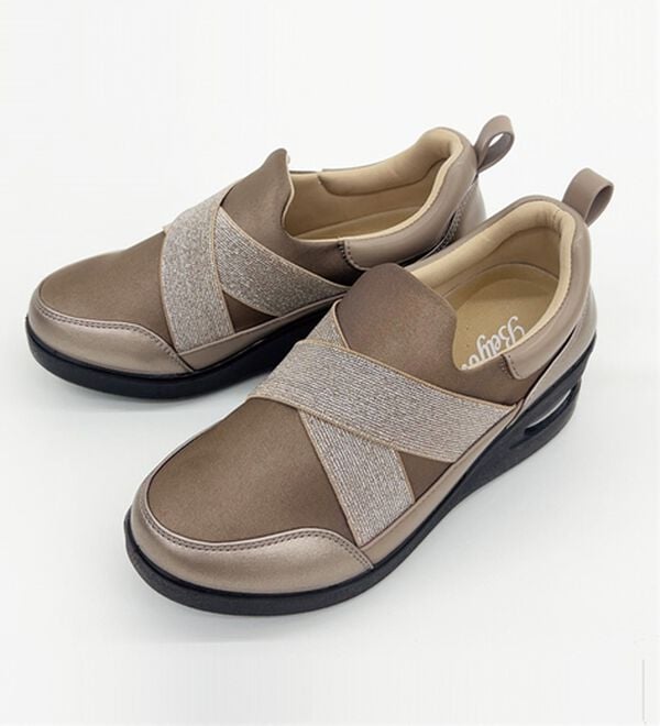 BELLUNA（ベルーナ）の「クロスゴムお洒落エアシューズ（スリッポン）」｜詳細画像