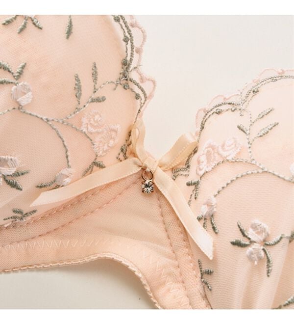 YU'NOW（ユナウ）の「ぷるるん谷間のノンワイヤーブラ＆ショーツ（ブラジャー＆ショーツセット）」｜詳細画像
