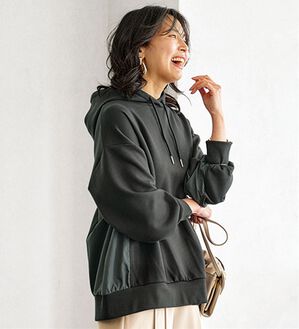BELLUNA（ベルーナ）の「フード付き異素材切替細見えプルオーバー（カットソー）」｜チャコール