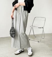 GeeRA（ジーラ）の「すっきり見え！フロントラインスウェットナロースカート（ロングスカート）」