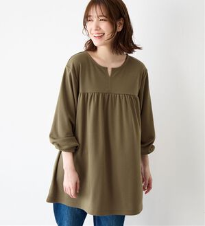 Viola e Viola（ヴィオラ エ ヴィオラ）の「なめらかポンチ　キーネックチュニック（チュニック）」｜モカカーキ