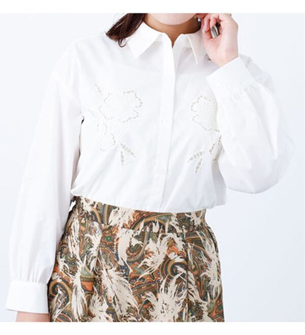 BELLUNA（ベルーナ）の「胸元刺しゅうシャツチュニック（チュニック）」｜オフ白