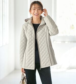 BELLUNA（ベルーナ）の「配色パイピング使い中わたキルトコート（ハーフコート）」｜ライトグレー