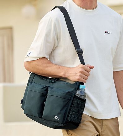 「＜フィラ＞ボトルポケット付ショルダー（メンズショルダーバッグ）」