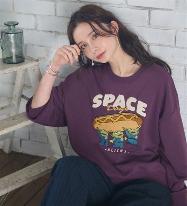 BELLUNA（ベルーナ）の「＜Ｄｉｓｎｅｙ＞【リトルグリーンメン】サガラ刺しゅう裏毛トレーナー（トレーナー・スウェット）」｜詳細画像