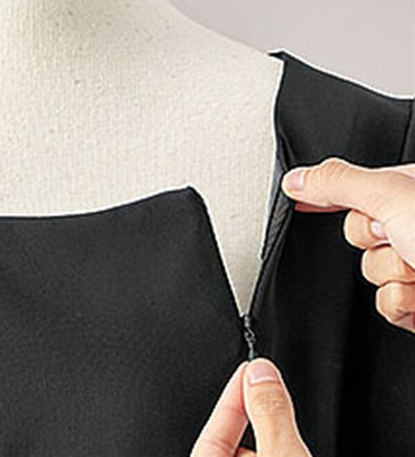 BELLUNA（ベルーナ）の「ラメ入り刺繍レースワンピースアンサンブル（ワンピースセットスーツ）」｜詳細画像