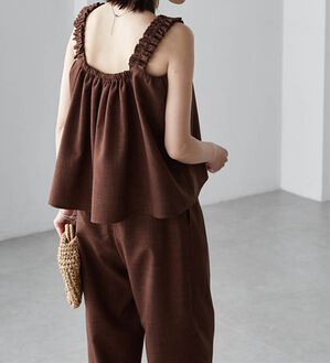 RANAN（ラナン）の「フリルデザインキャミセットアップ（ワイドパンツ・ガウチョ）」｜ブラウン