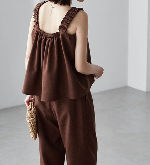 RANAN（ラナン）の「フリルデザインキャミセットアップ（ワイドパンツ・ガウチョ）」｜ブラウン