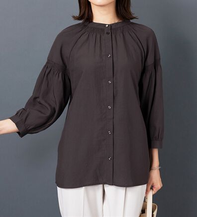 BELLUNA（ベルーナ）の「ビンテージ素材シャーリング使いブラウス（チュニック）」