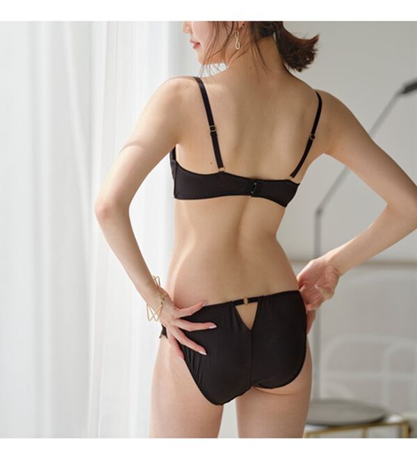 YU'NOW（ユナウ）の「ぷるるん谷間のノンワイヤーブラ＆ショーツ（ブラジャー＆ショーツセット）」｜詳細画像